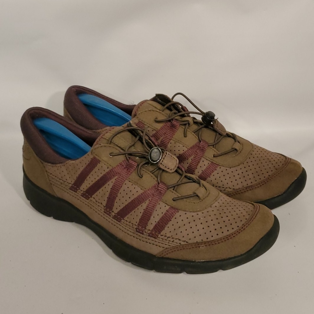 Women's Size 7 Clarks Bron Burgundy
